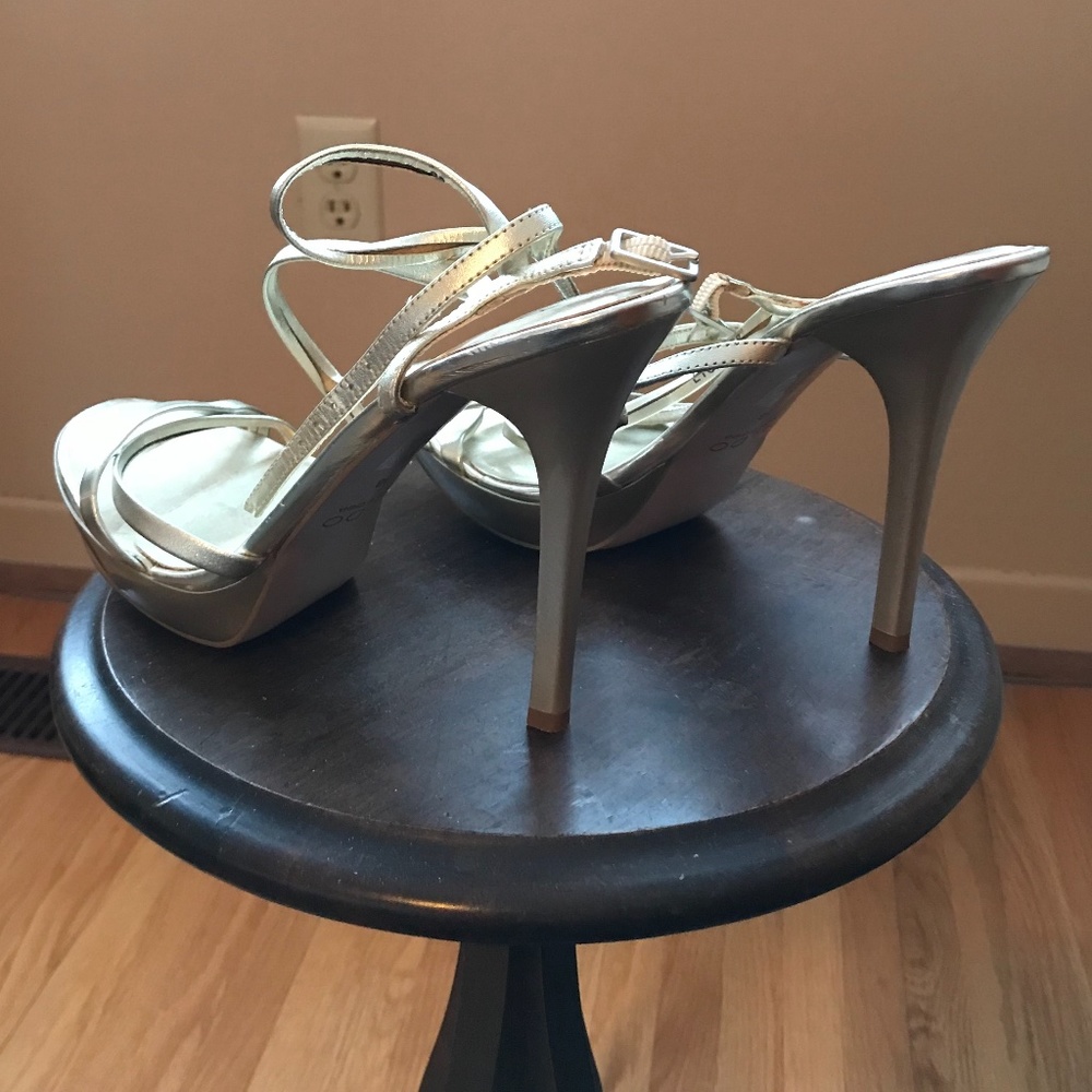 Aldo Metallic Gold Strappy Sandals - size 38, never worn - Picture 3 of 10